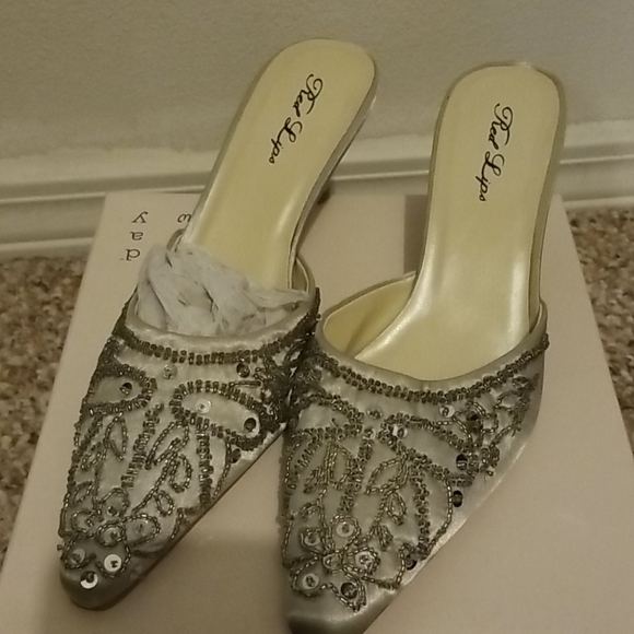 Beautiful slip on beaded heels - Picture 1 of 5